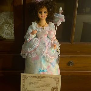 Bearer of an original Brinn ‘s collectble doll.